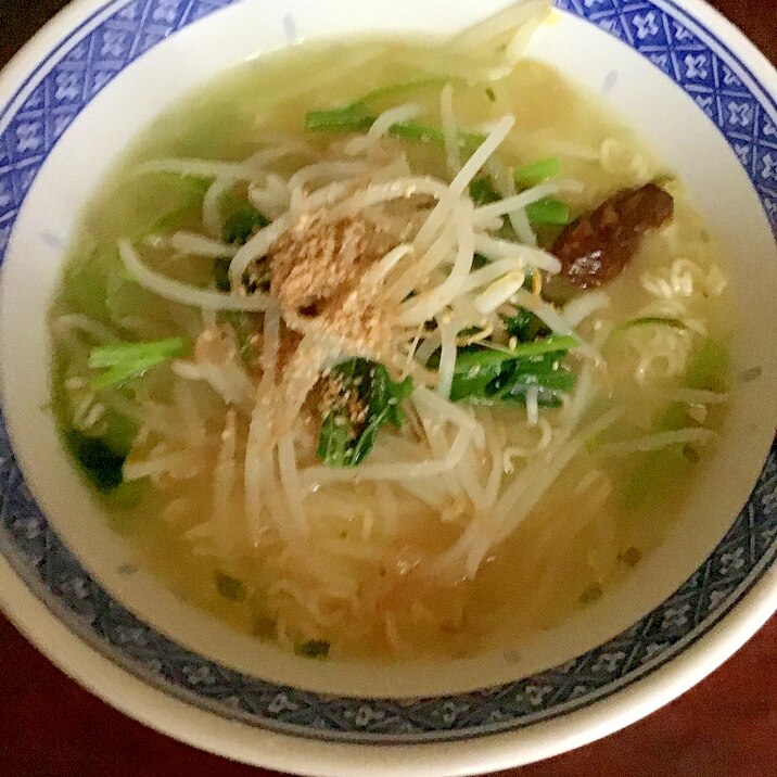 もやしと空心菜のサッポロ一番塩ラーメン醤油大蒜付